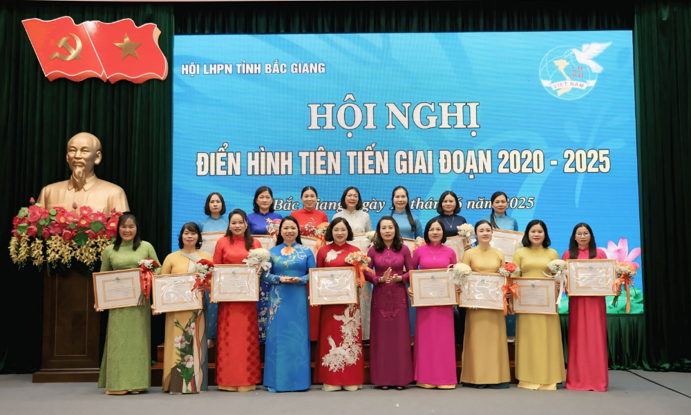   Hội Liên hiệp Phụ nữ tỉnh Bắc Giang khen thưởng 95 tập thể, cá nhân điển hình giai đoạn 2020 - 2025